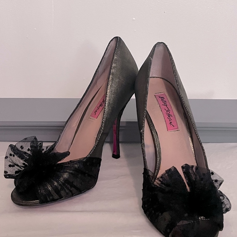 Betsey, Johnson, peep, toe pump. Gray with black lace overlay.a flower. 8.5